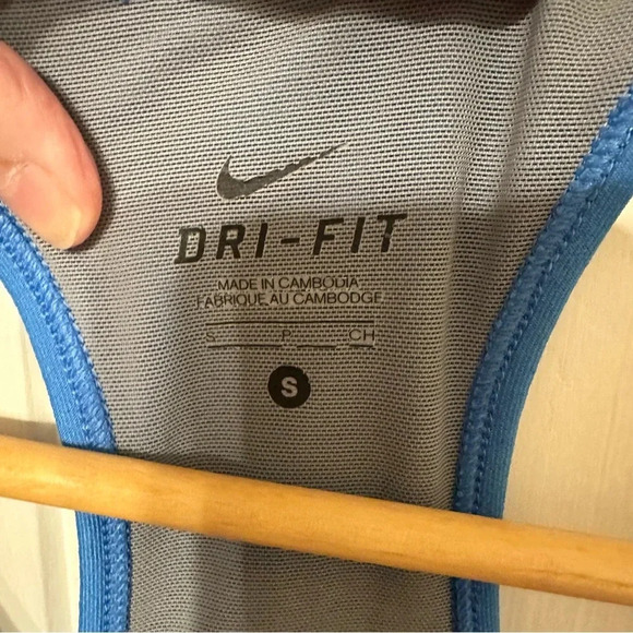 Nike Women's Dri-Fit Razor Back tank with bra - Picture 3 of 4